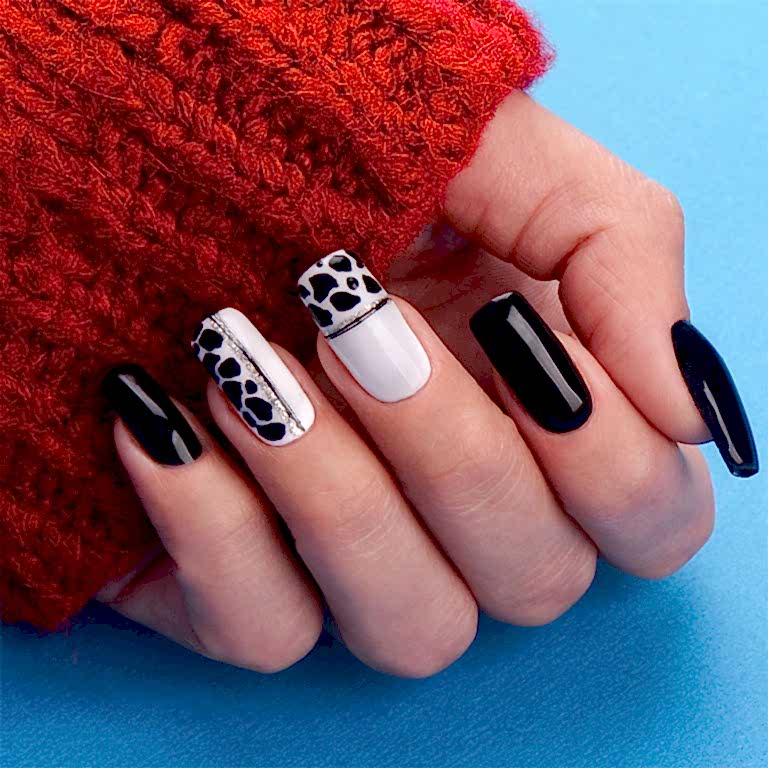 Protez Tırnak Uygulayıcısı